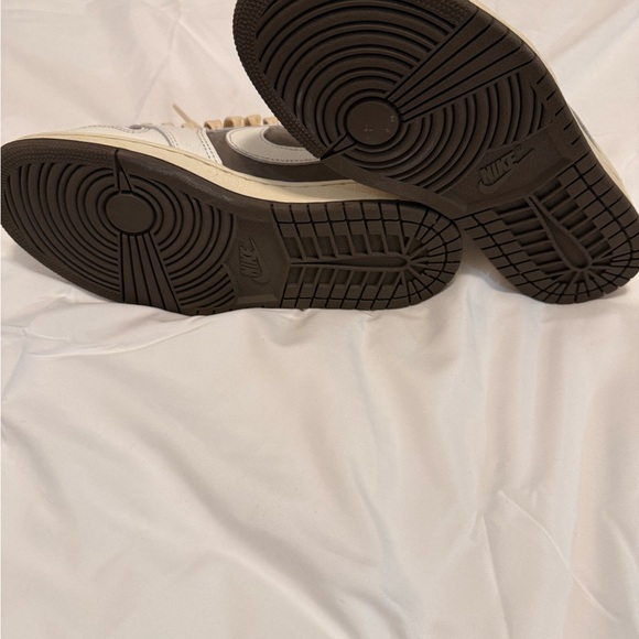 Nike Men’s Low-Top Sneakers in Brown and Cream with Tan Laces - Picture 5 of 5